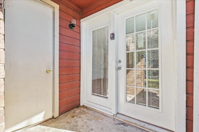 Building Photo - 9821 Walnut St