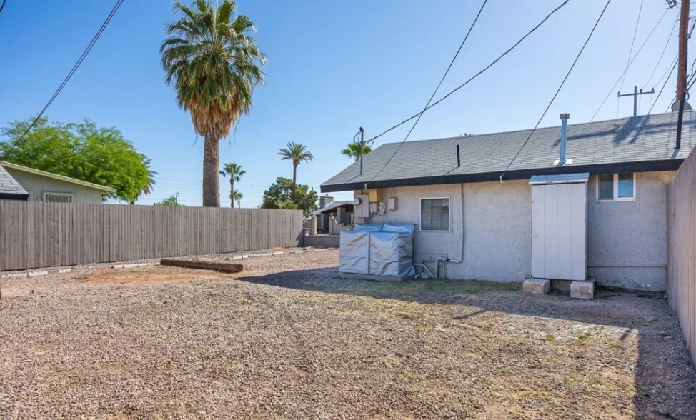 Building Photo - 809 N Arbor Ave