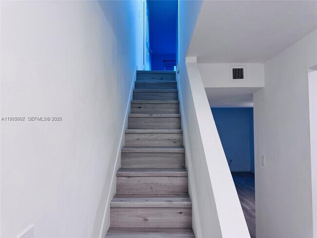 Building Photo - 2660 W 76th St