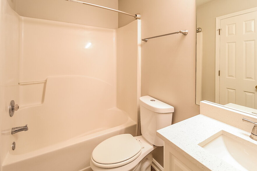 Building Photo - 581 Shadow Valley Ct