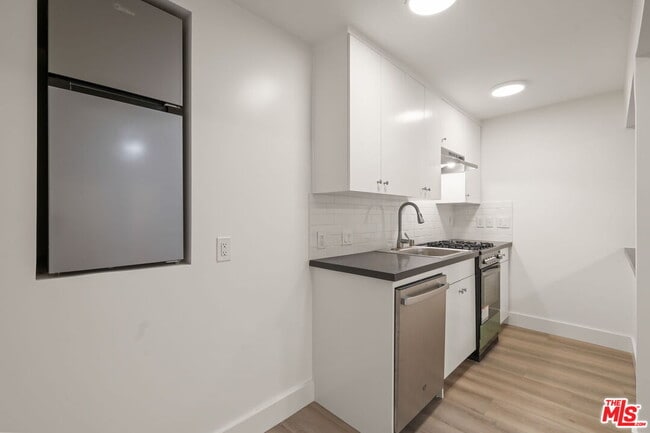 Building Photo - 6821 E Ocean Blvd