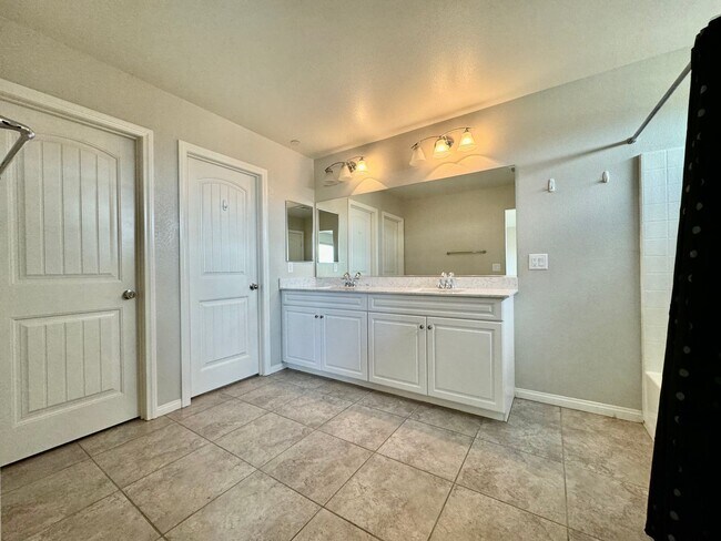 Building Photo - Cadence Home For Rent! City/Strip View, Roof Top Sky Deck!