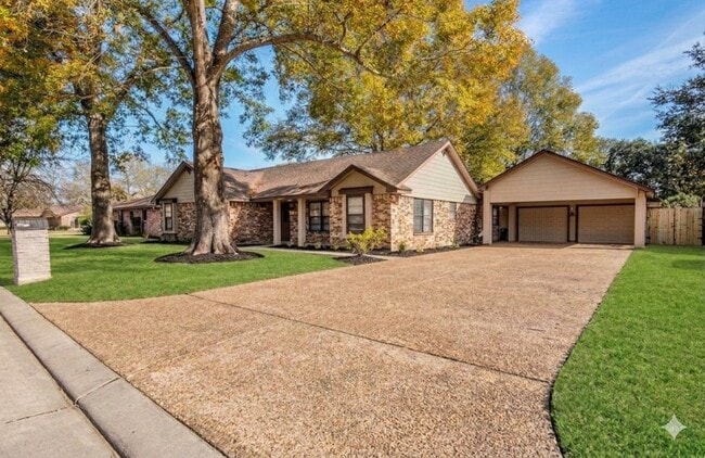 Building Photo - 12510 Old River Dr