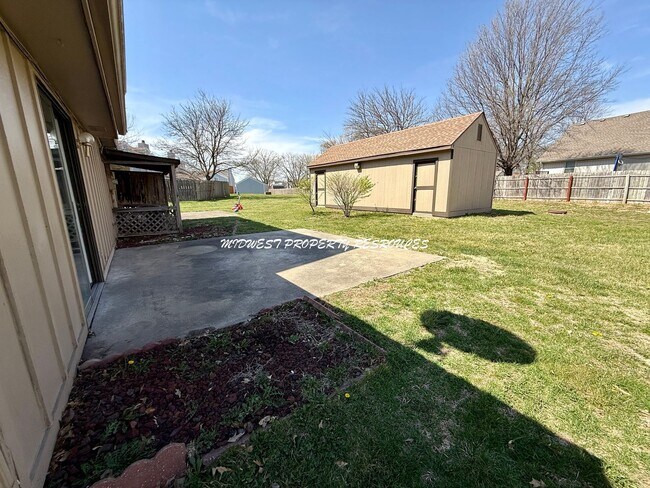 Building Photo - Charming 2bd 1.5 bath Duplex w/ Garage for Lease