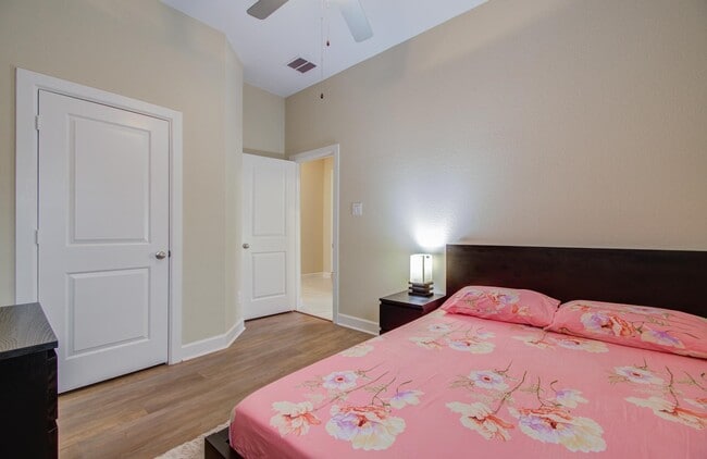 Building Photo - 11810 Dockside Shores Dr