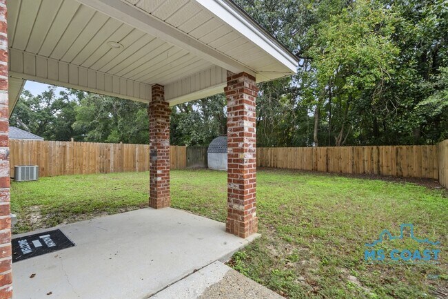 Building Photo - 108 N Island View Ave