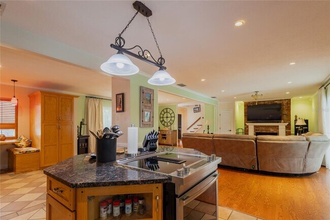 Building Photo - 615 Valle Vista Dr