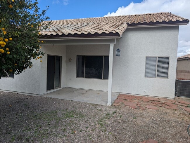 Building Photo - Great eastside location Pet friendly