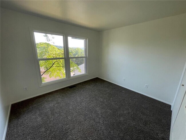 Building Photo - 46 Dogwood Dr