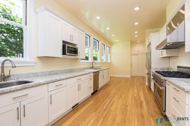 Building Photo - Pacific Heights: Remodeled Single Family H...