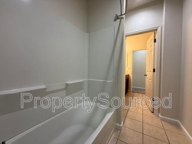 Building Photo - 1720 Dalia Ln