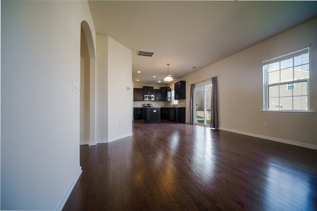 Building Photo - 1089 Wallace Lake Rd