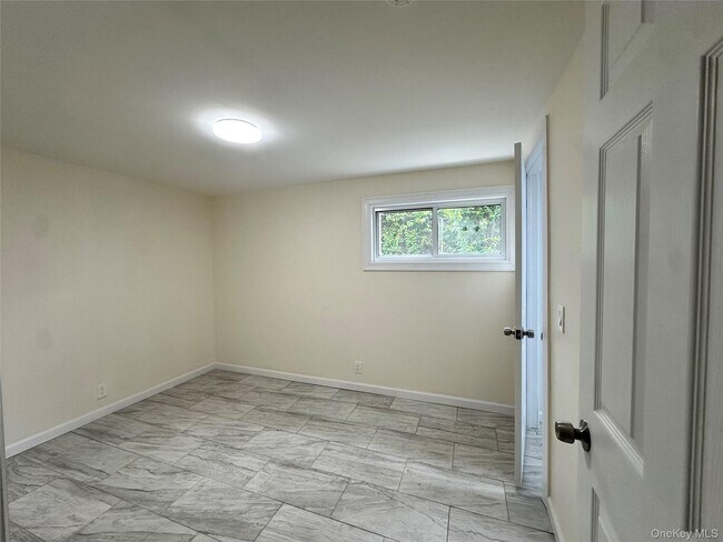 Building Photo - 216 1st St