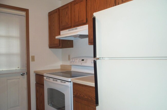 Kitchen - Right Side - 1832 Bright View Dr