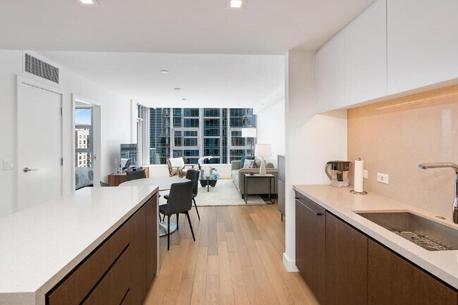 Building Photo - "Stunning 2-Bed, 2-Bath Urban Retreat with 1161 Sq Ft of Comfort in Downtown San Diego!"