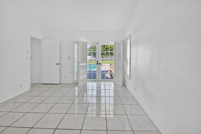 Building Photo - 1599 NW 14th Ave