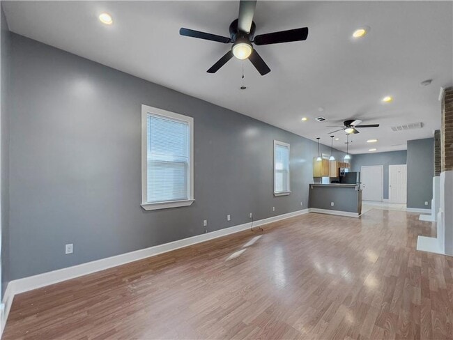 Building Photo - 1824 Allen St