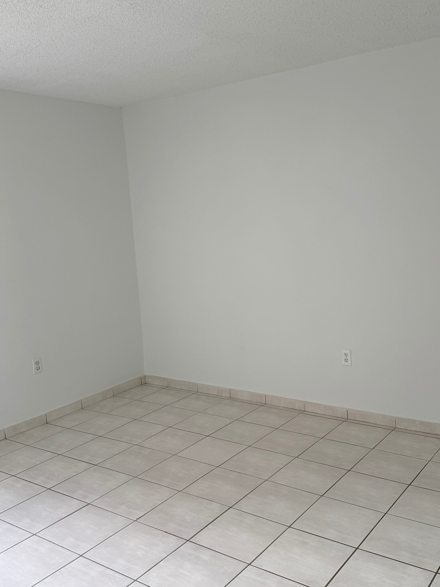 Large bedroom - 9321 SW 4th St