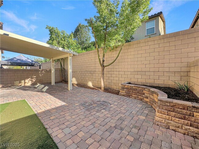 Building Photo - 945 Spiracle Ave