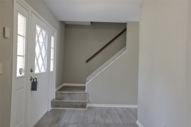 Building Photo - 15918 Pinyon Creek Dr