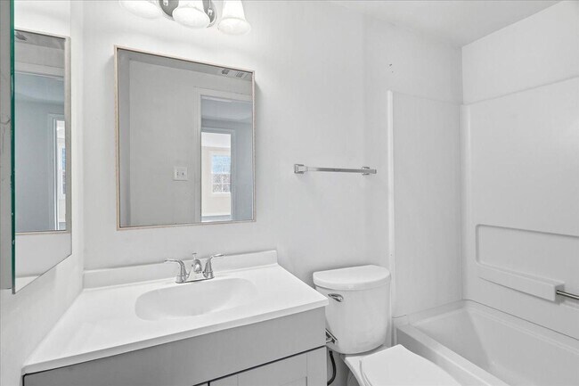 Building Photo - 819 Stratford Way