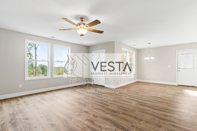 Building Photo - 474 Hague Dr