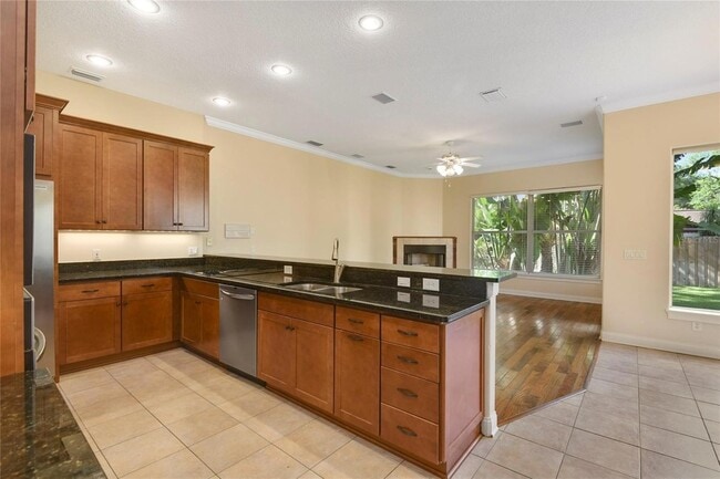 Building Photo - 1879 Sunset Dr