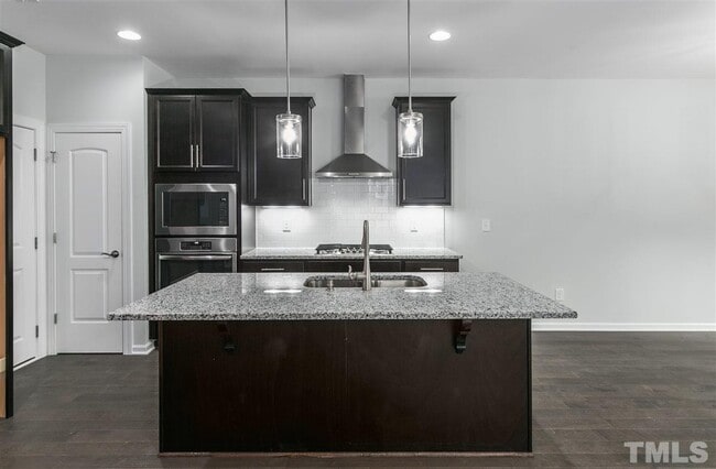 Building Photo - 2034 Chipley Dr