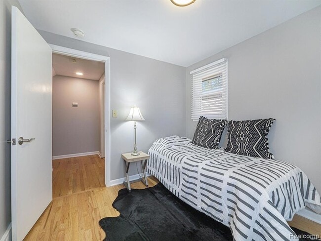 Building Photo - 421 S 7th St