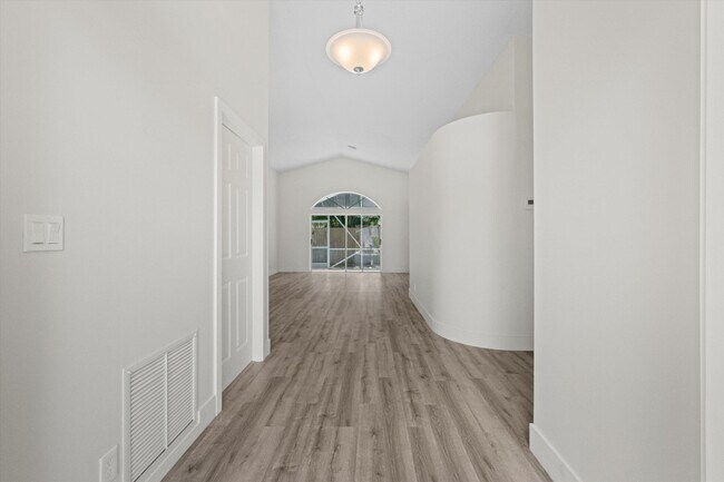 Building Photo - 12781 Meadowbreeze Dr