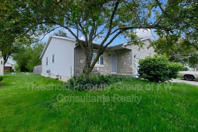 Building Photo - 5809-5811 Pepperwood Court