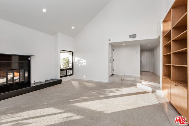 Building Photo - 7940 Vulcan Dr