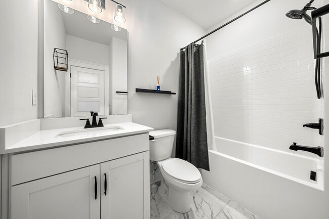 Building Photo - 2506 Lola Ave