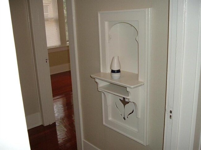 Building Photo - 412 W Polk St