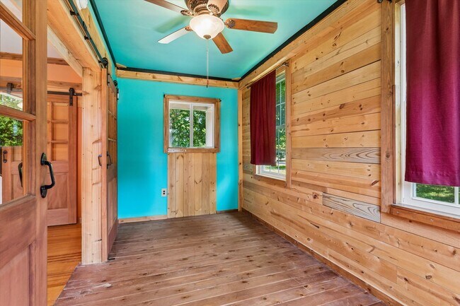 Building Photo - 144 Nelson Dr