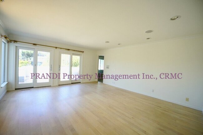 Building Photo - 3 Bartel Ct