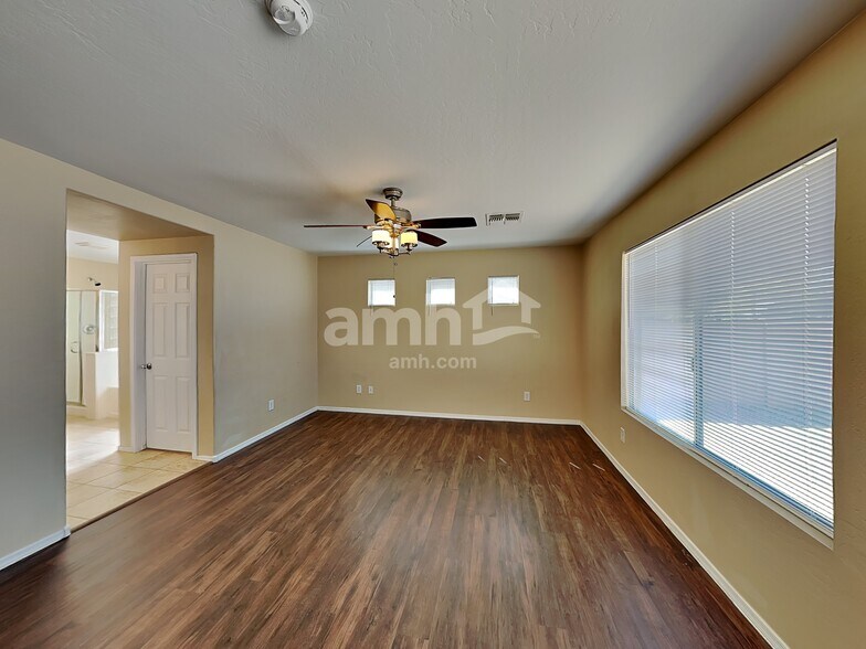 Building Photo - 11369 W Lincoln St