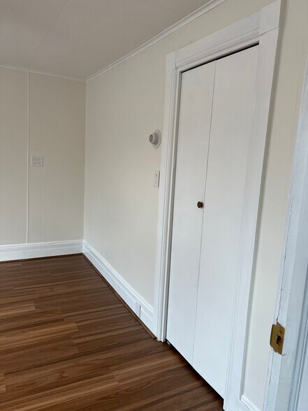 Building Photo - 513 S Albany St