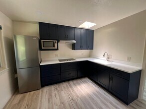 Building Photo - 7840 Valentine Ave