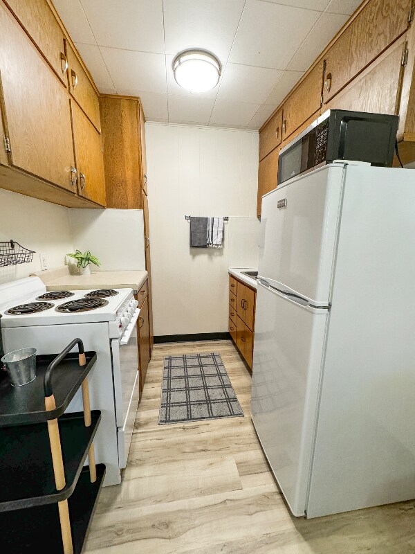 Building Photo - 208 2nd St S