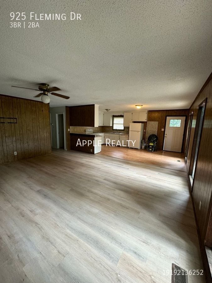 Building Photo - 925 Fleming Dr
