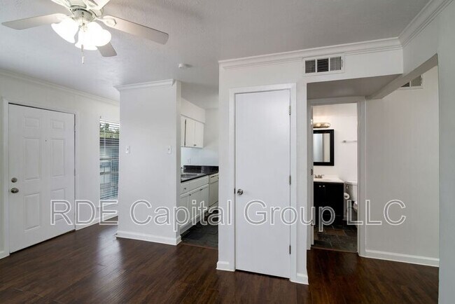 Building Photo - 2816 Throckmorton St
