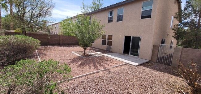 Building Photo - Beautiful former Model Home located near S...