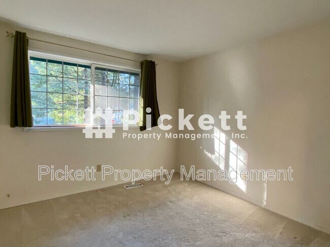 Building Photo - 7293 Pheasant Cir NE