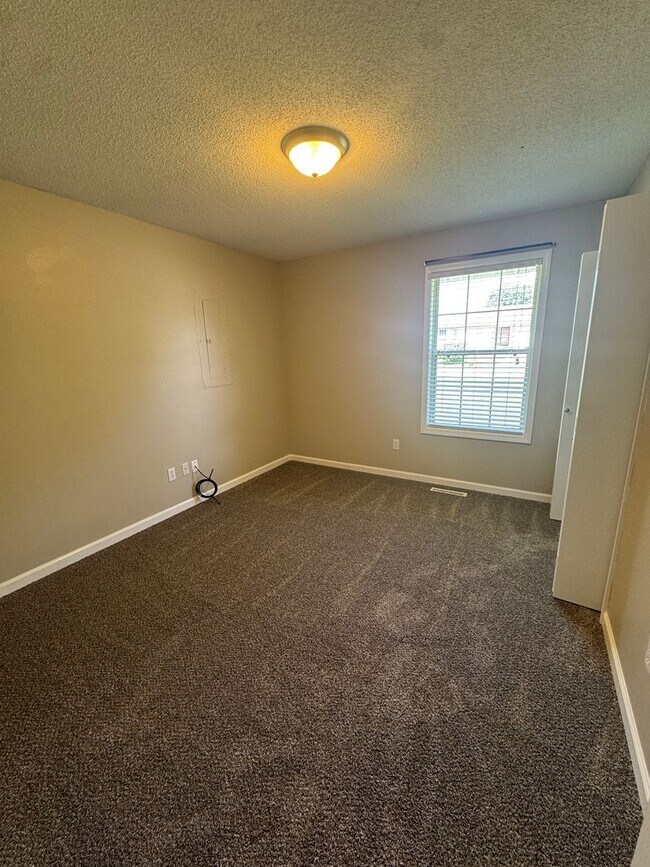 Building Photo - 3 Bedroom Home Strafford, Missouri