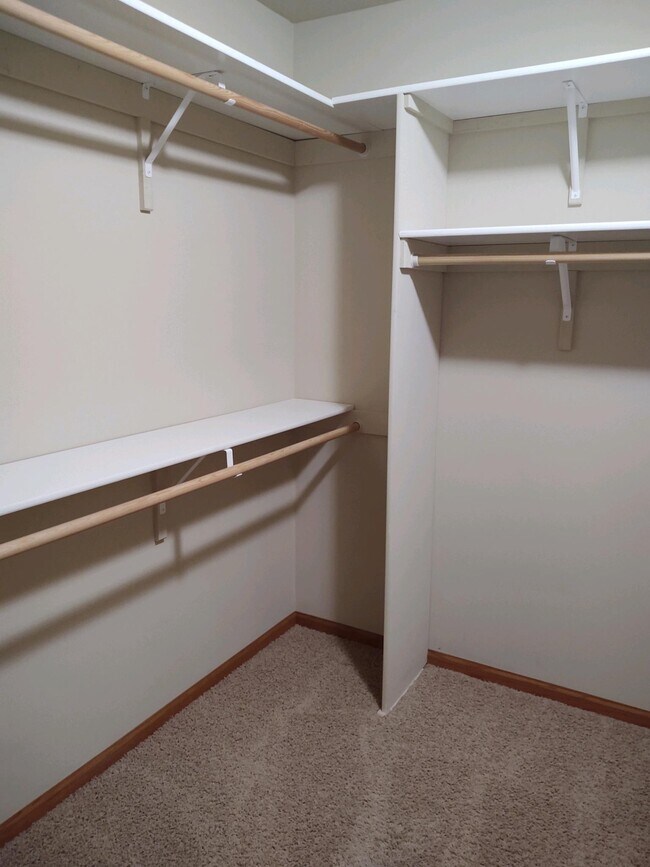 Master Walk-In Closet - 6051 Glenbrook Ln