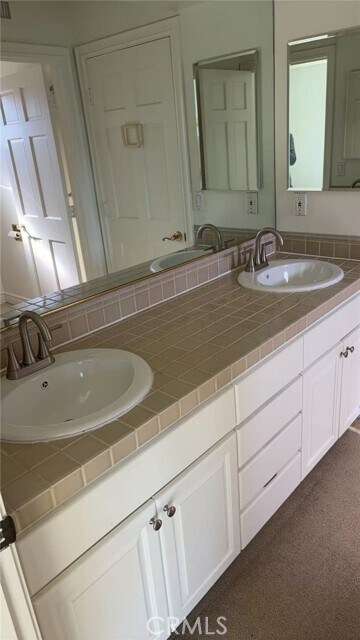 Building Photo - 11 E Rodell Pl