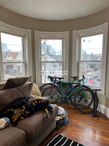 Building Photo - 59 Cedar St