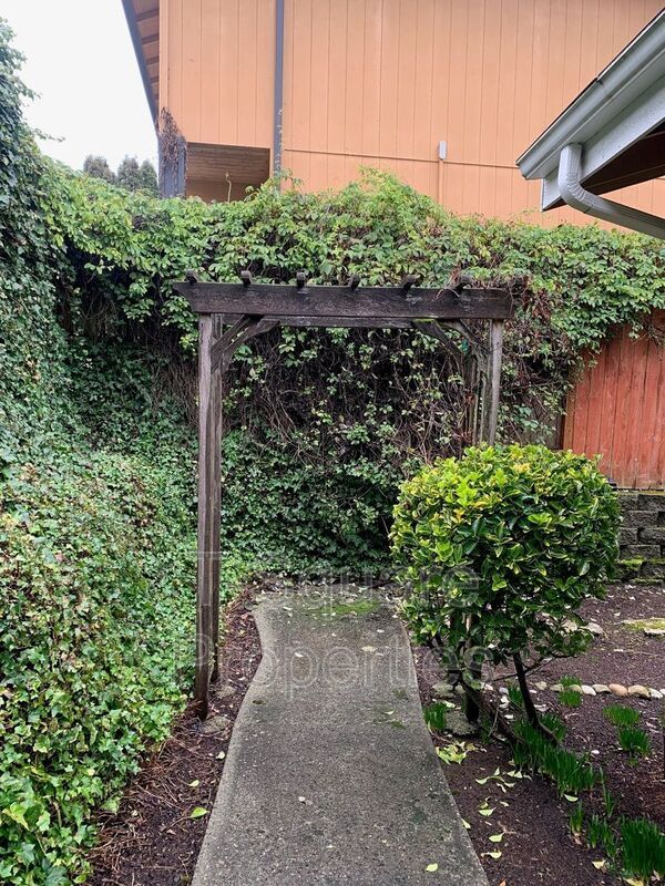 Building Photo - 12120 E Gibson Rd