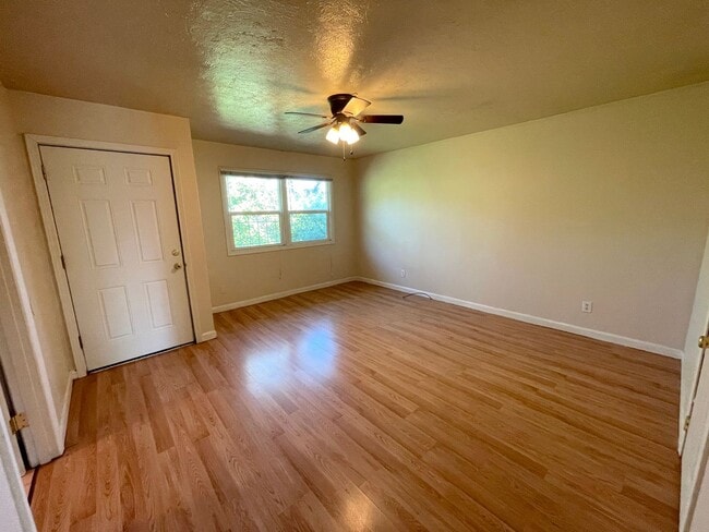 Building Photo - Cozy 1-Bedroom Available in Woodlawn